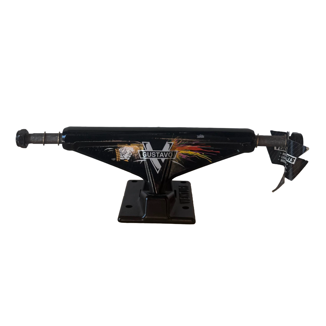 Venture ×starteam トラック 2個セット5.6のhiになります Amazon | Venture Skateboard Trucks Star Team Edition シルバー 5.6